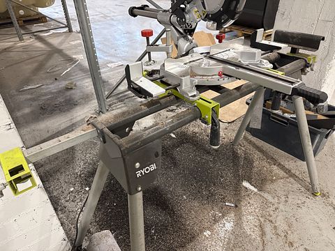 Image 6/10