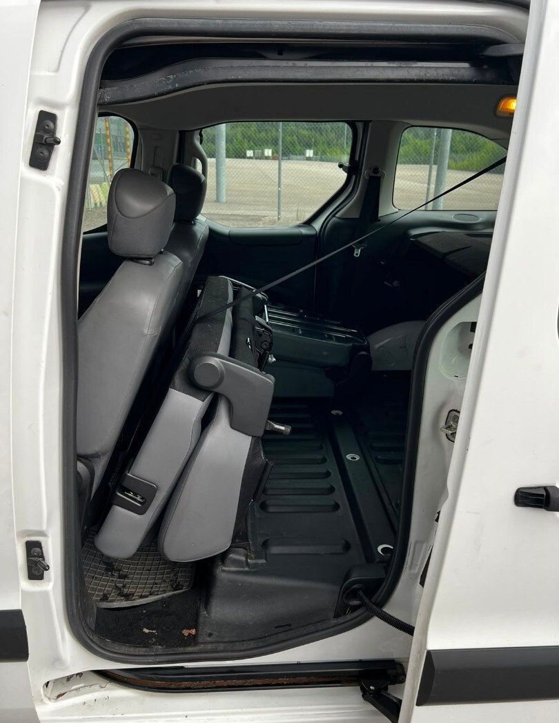 Image 17/19