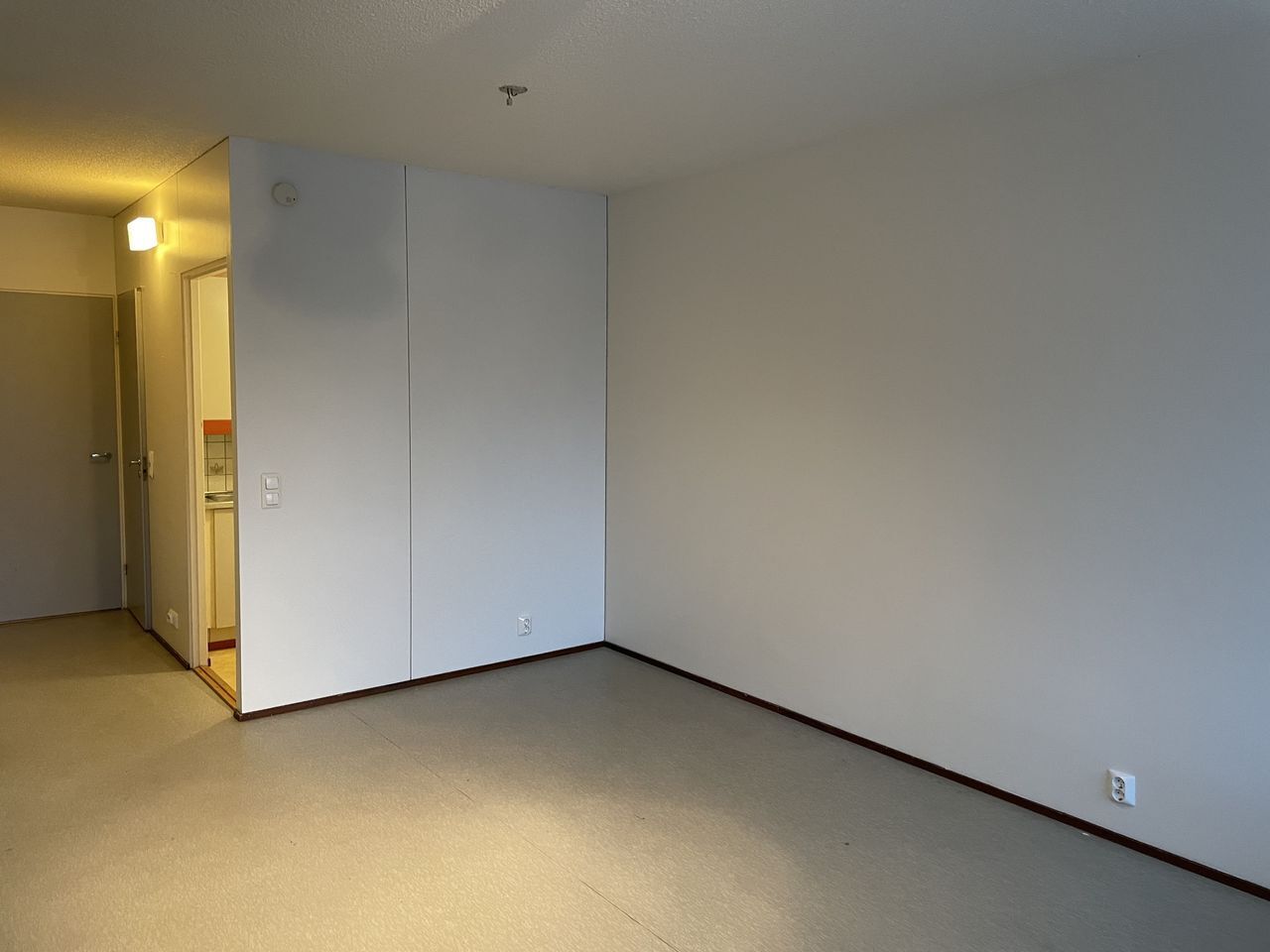 Image 7/19