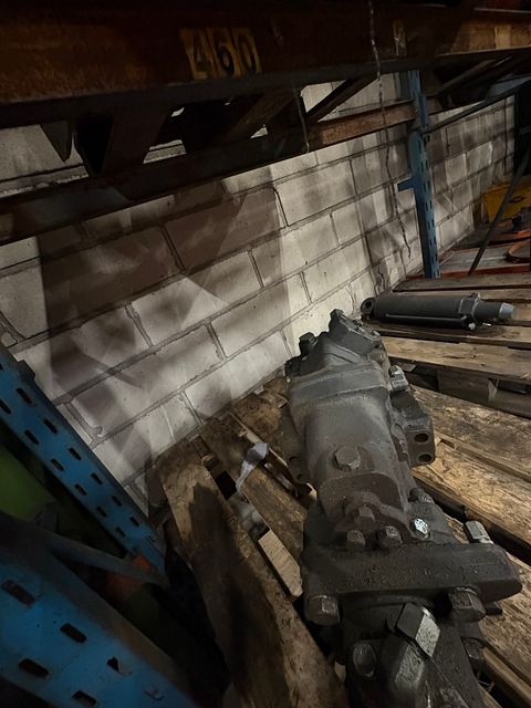 Image 2/4