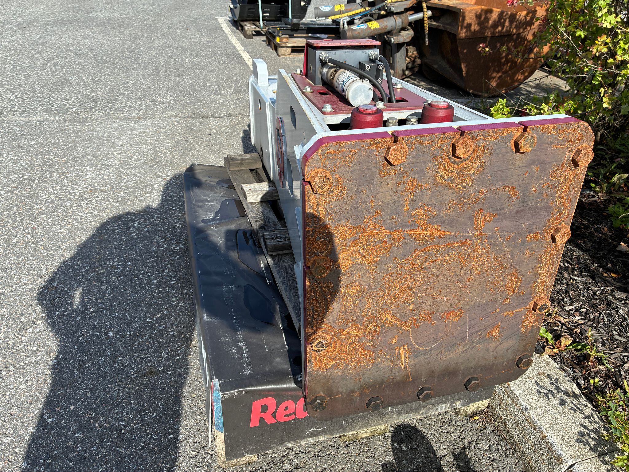 Image 4/6