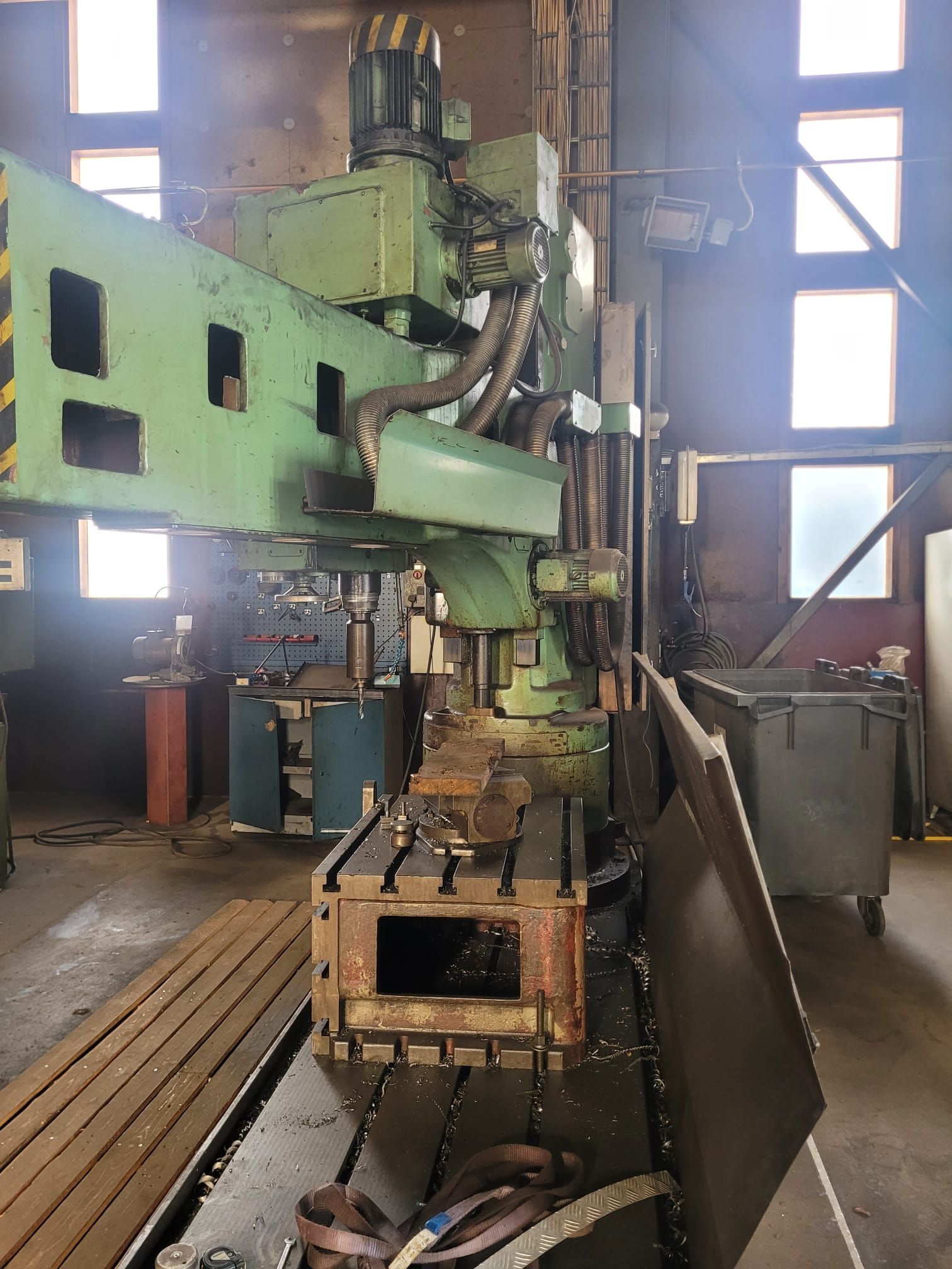 Image 2/9