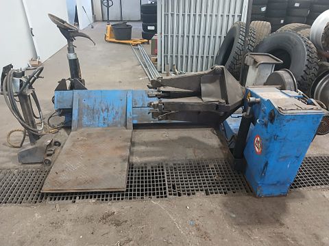 Image 2/9