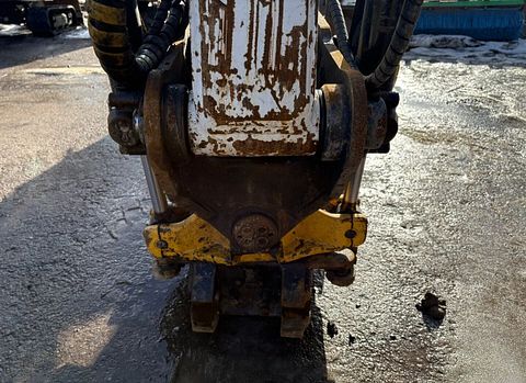 Image 8/18
