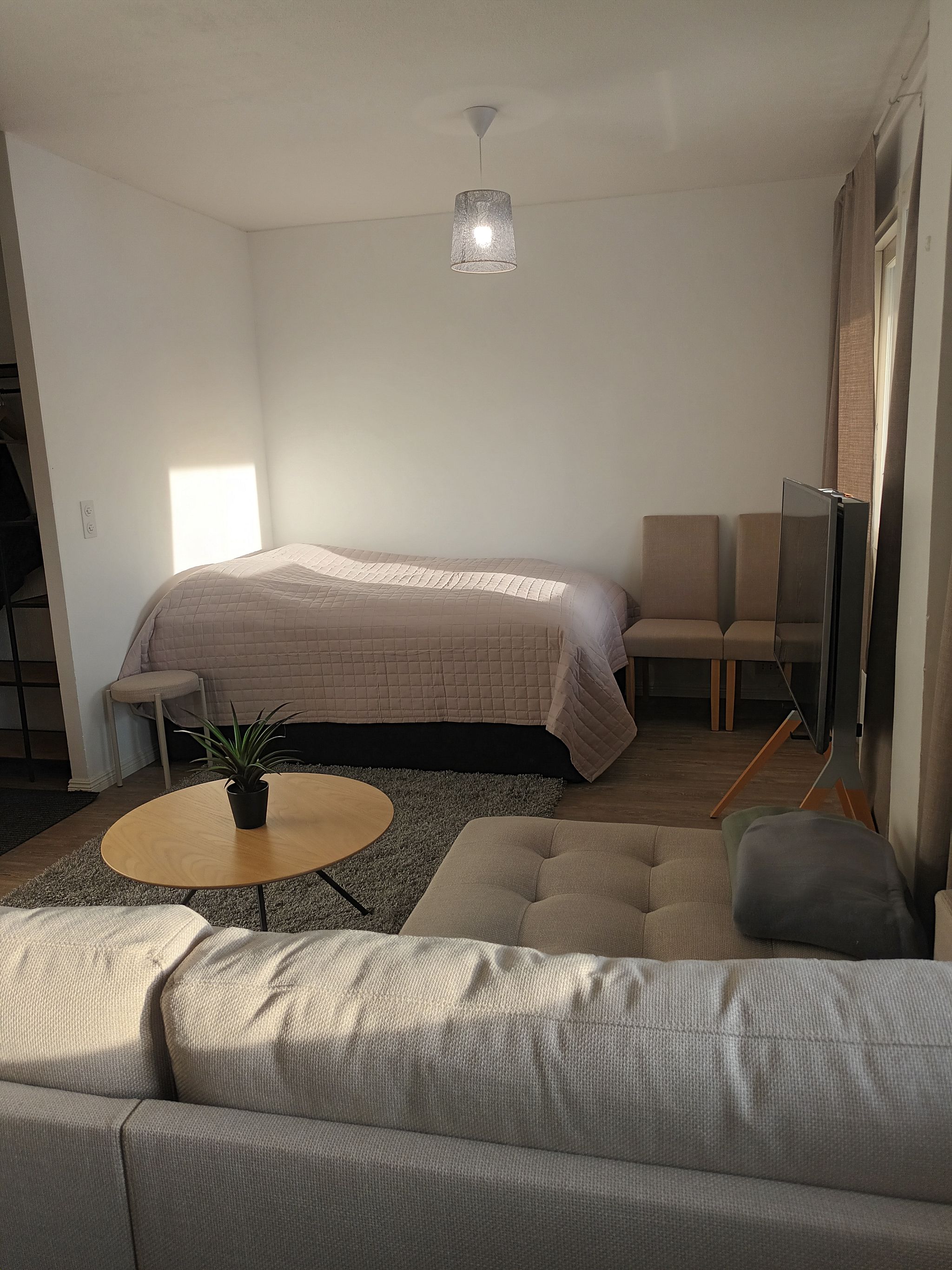 Image 3/8