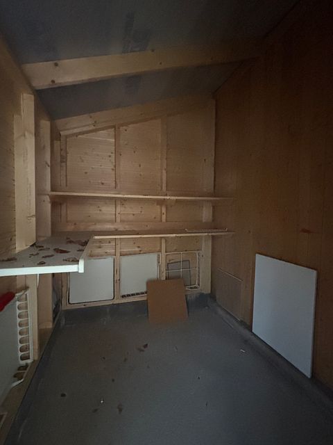 Image 27/56