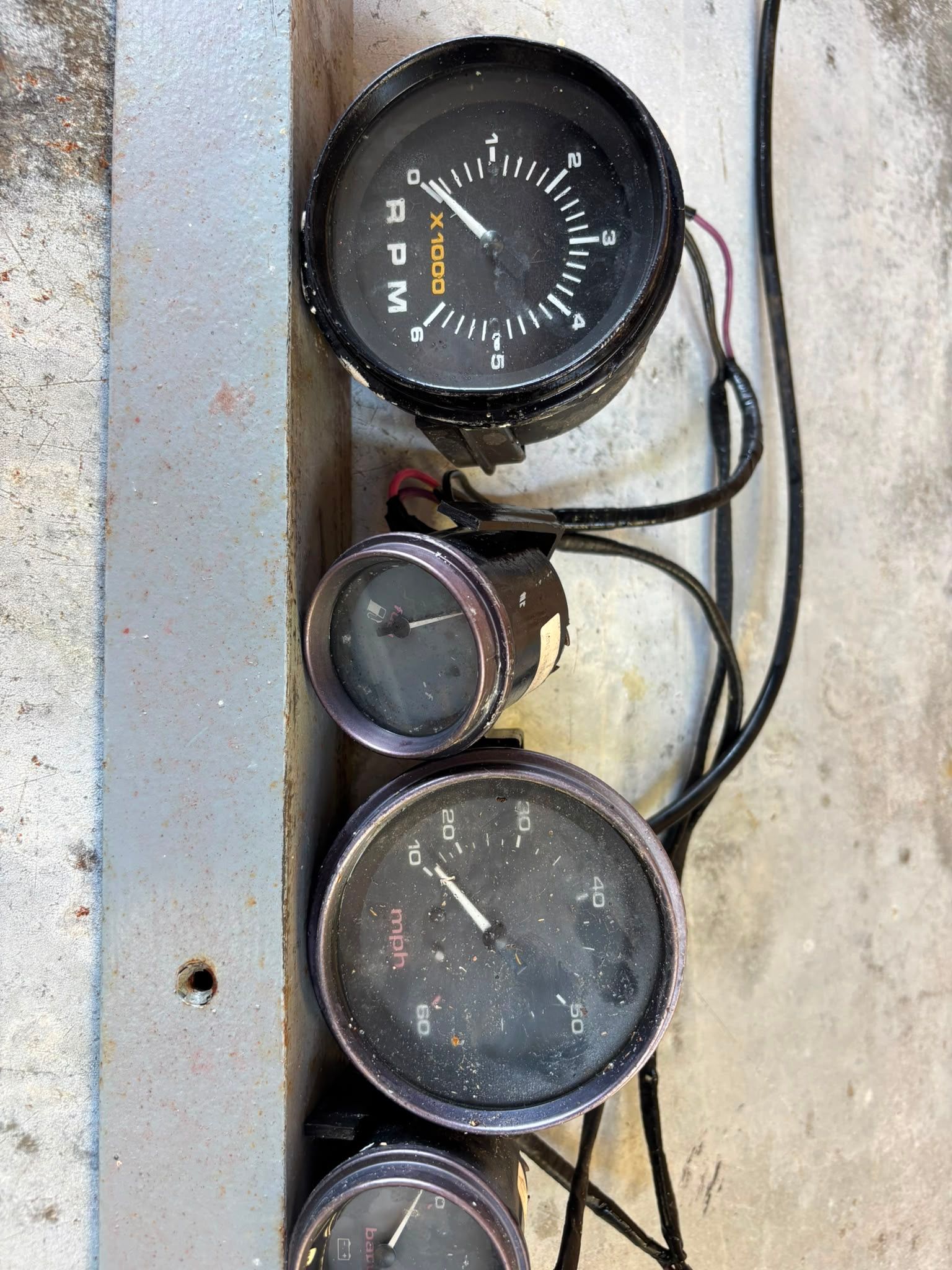 Image 4/6