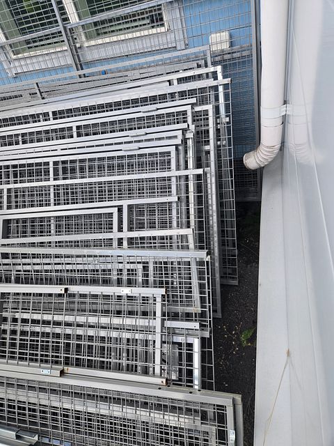 Image 2/4