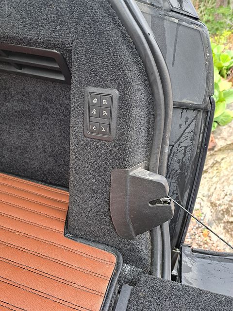 Image 11/28
