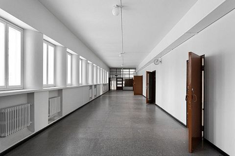 Image 10/40