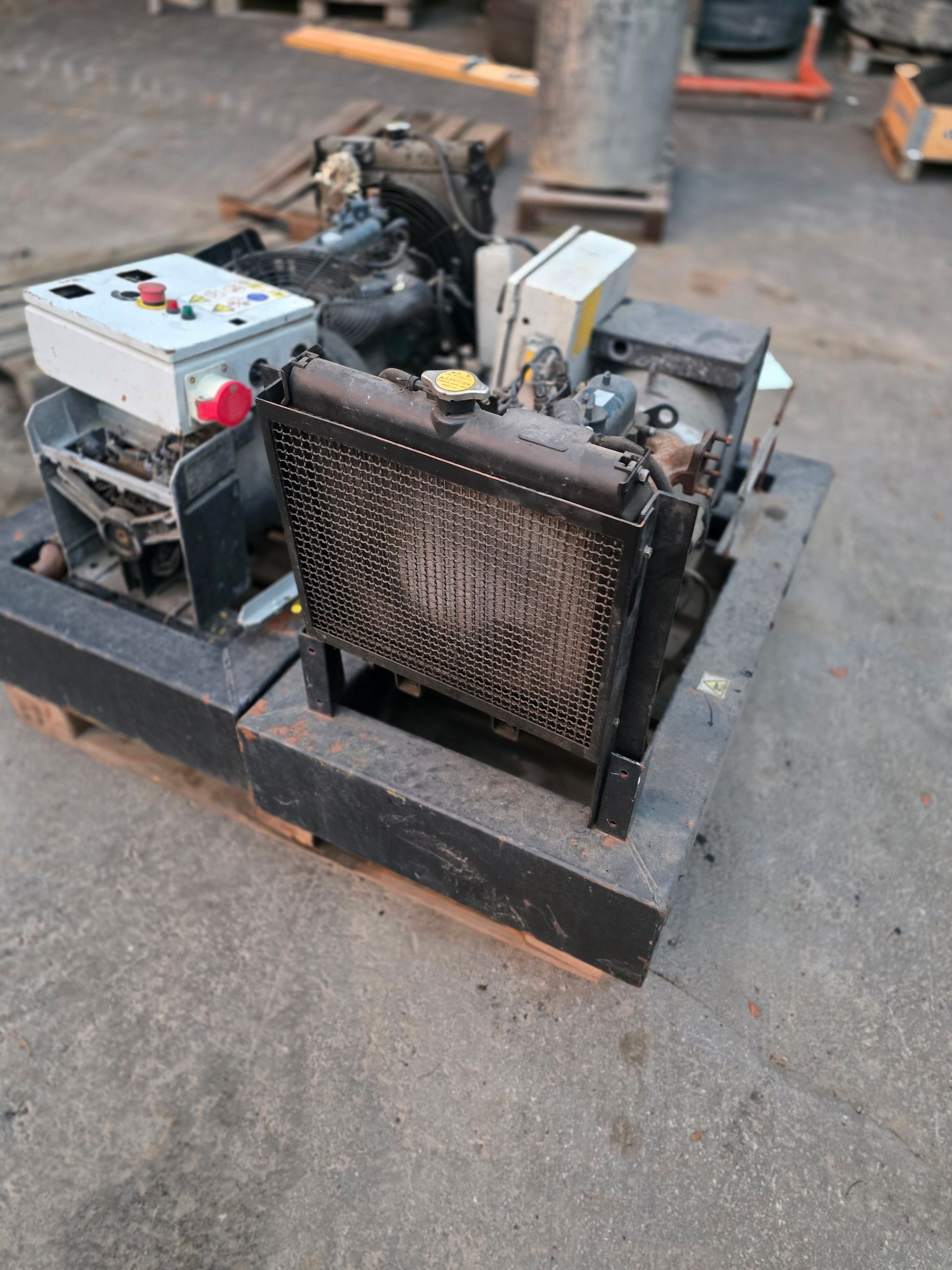 Image 1/8