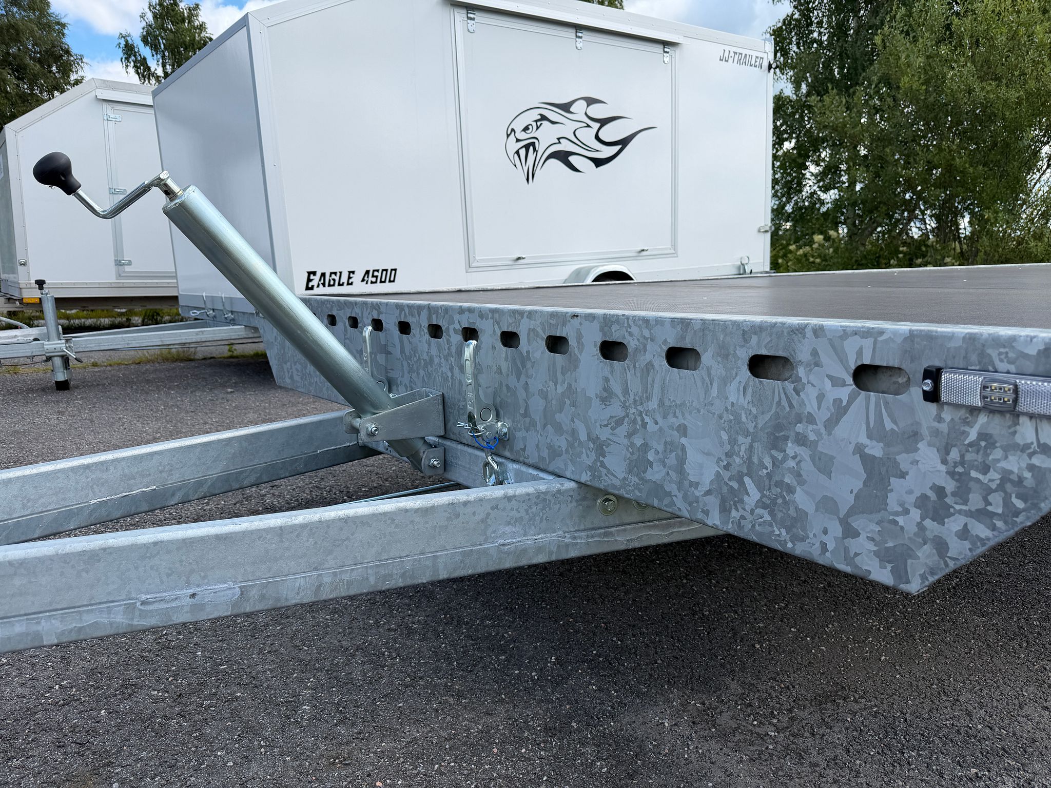 Image 8/20