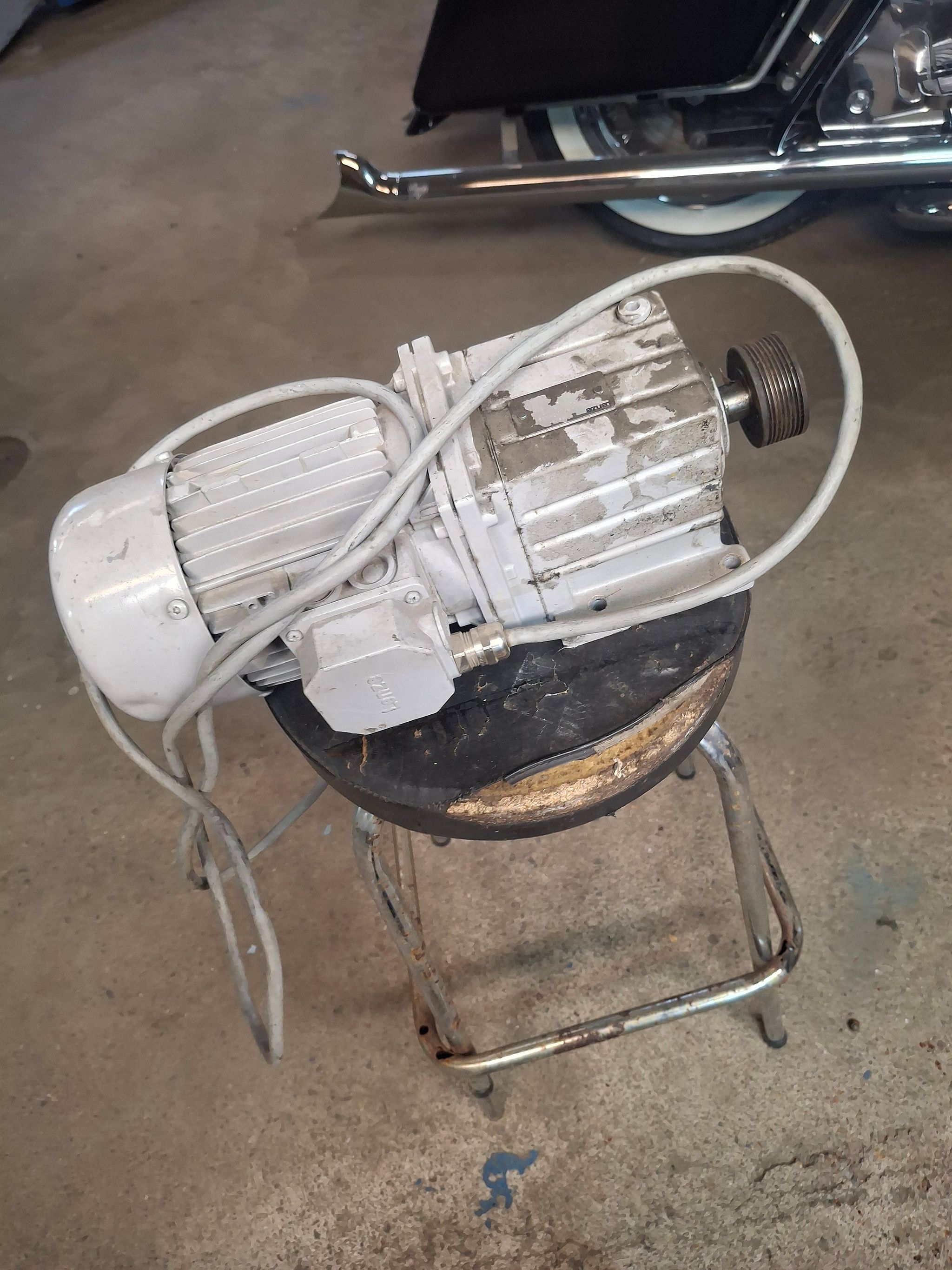 Image 2/28