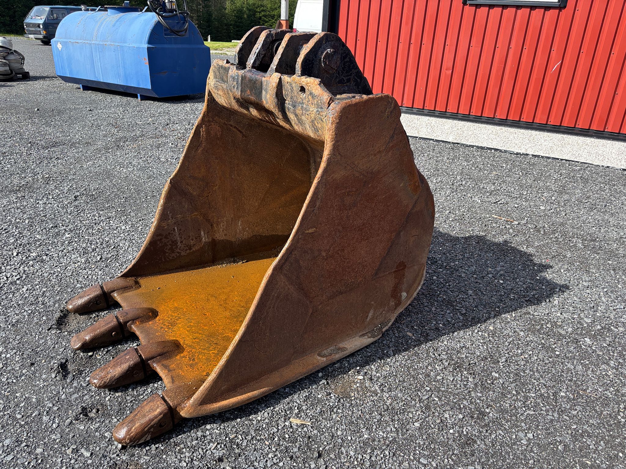 Image 1/8