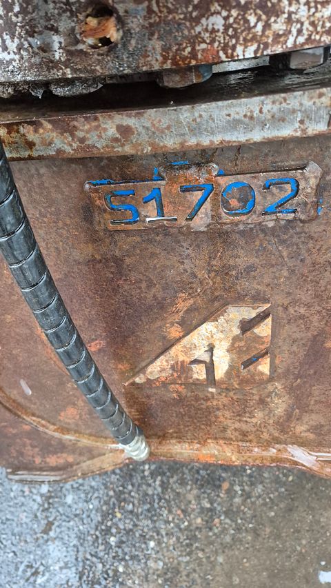 Image 8/10