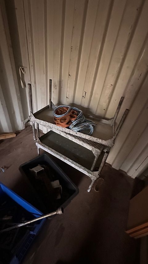 Image 6/10