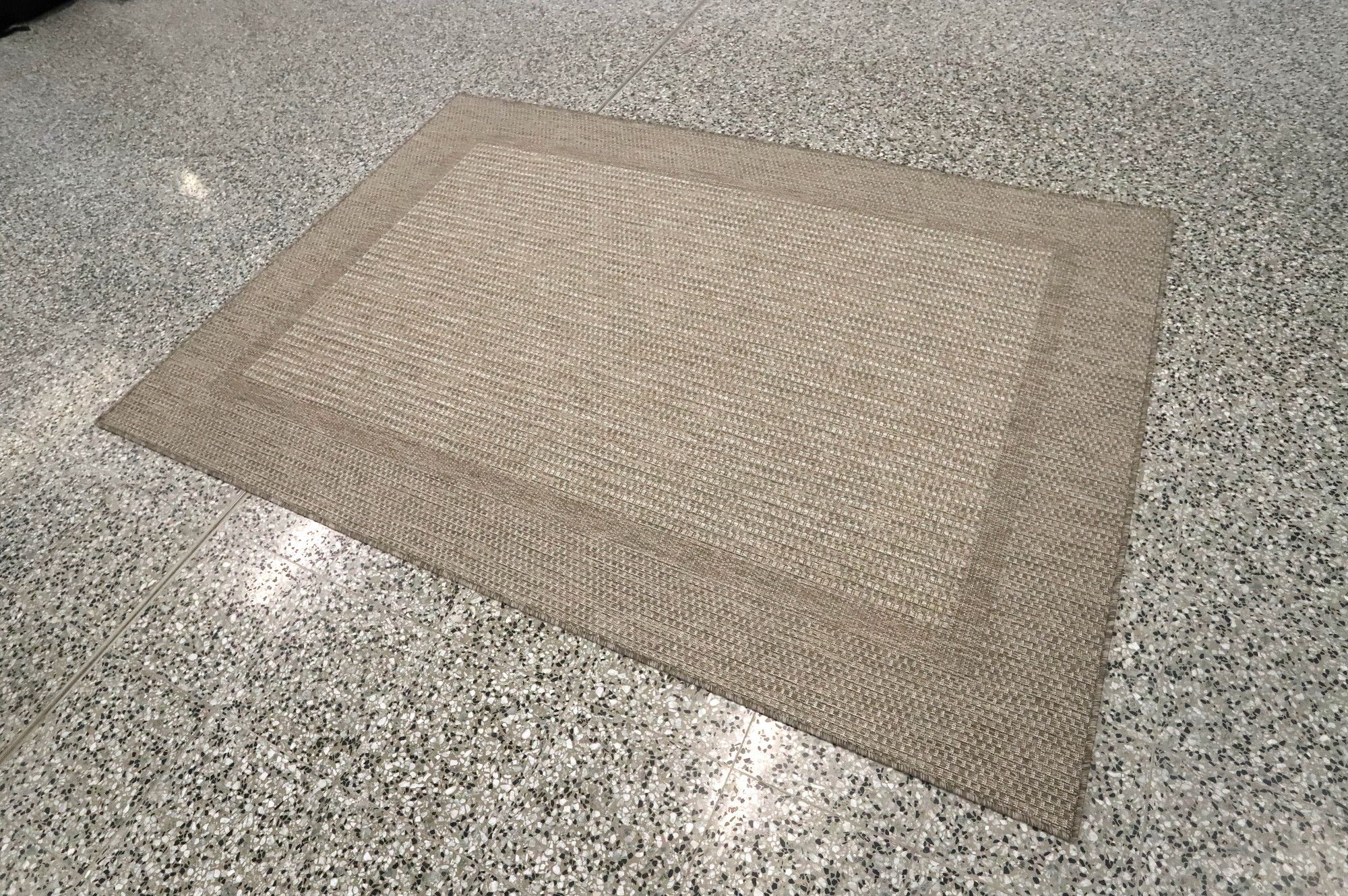 Image 2/6