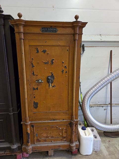 Image 1/2