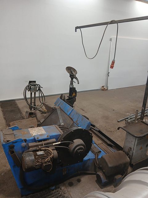 Image 5/9