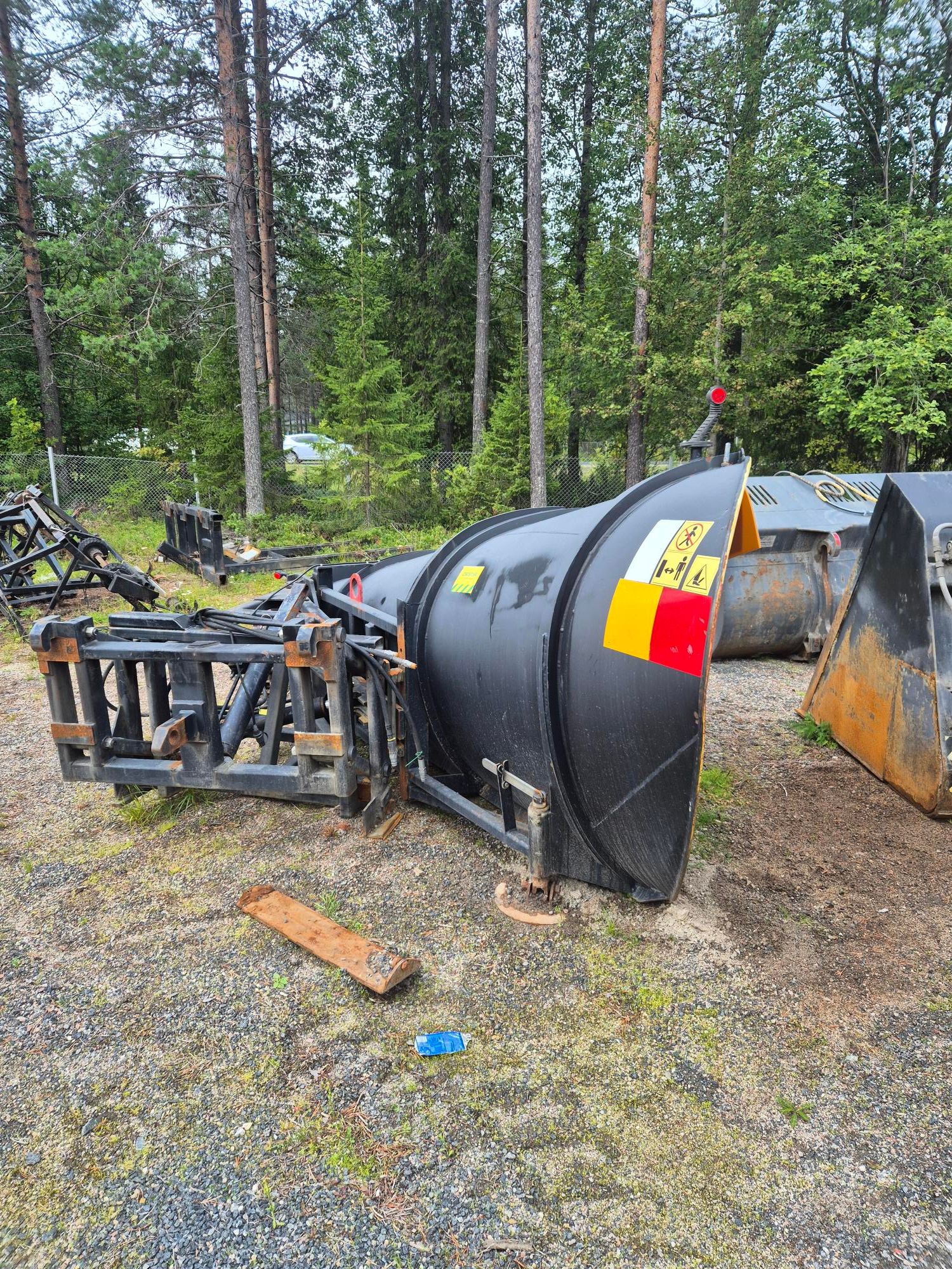 Image 3/8