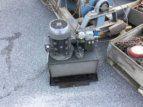 Image 8/23