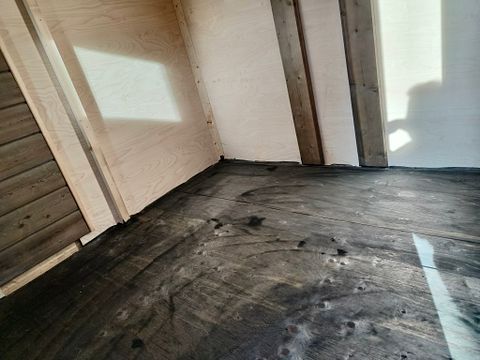 Image 6/10