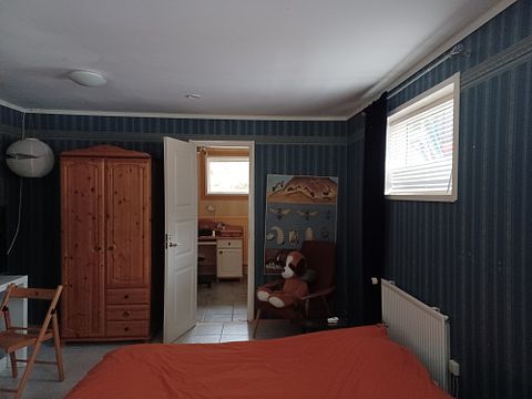 Image 10/16