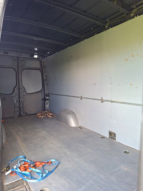 Image 6/9