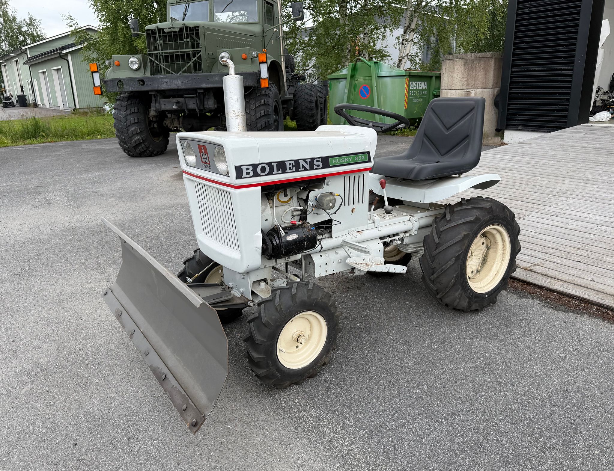 Image 1/8