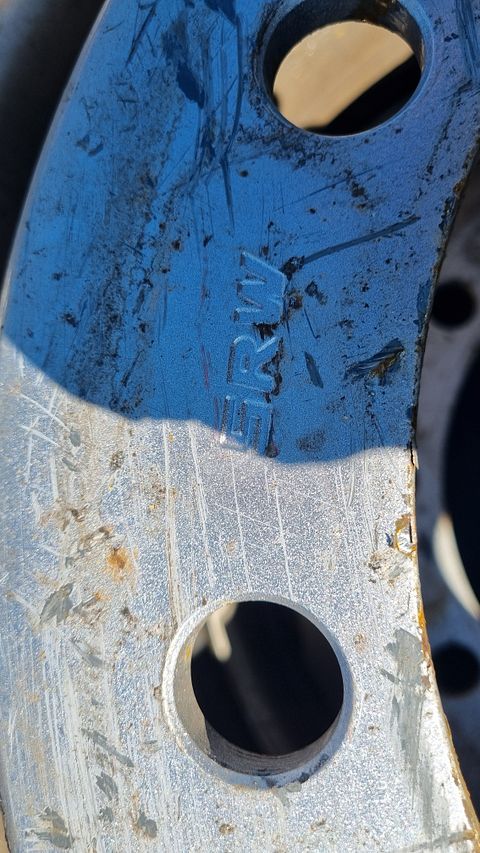 Image 8/9