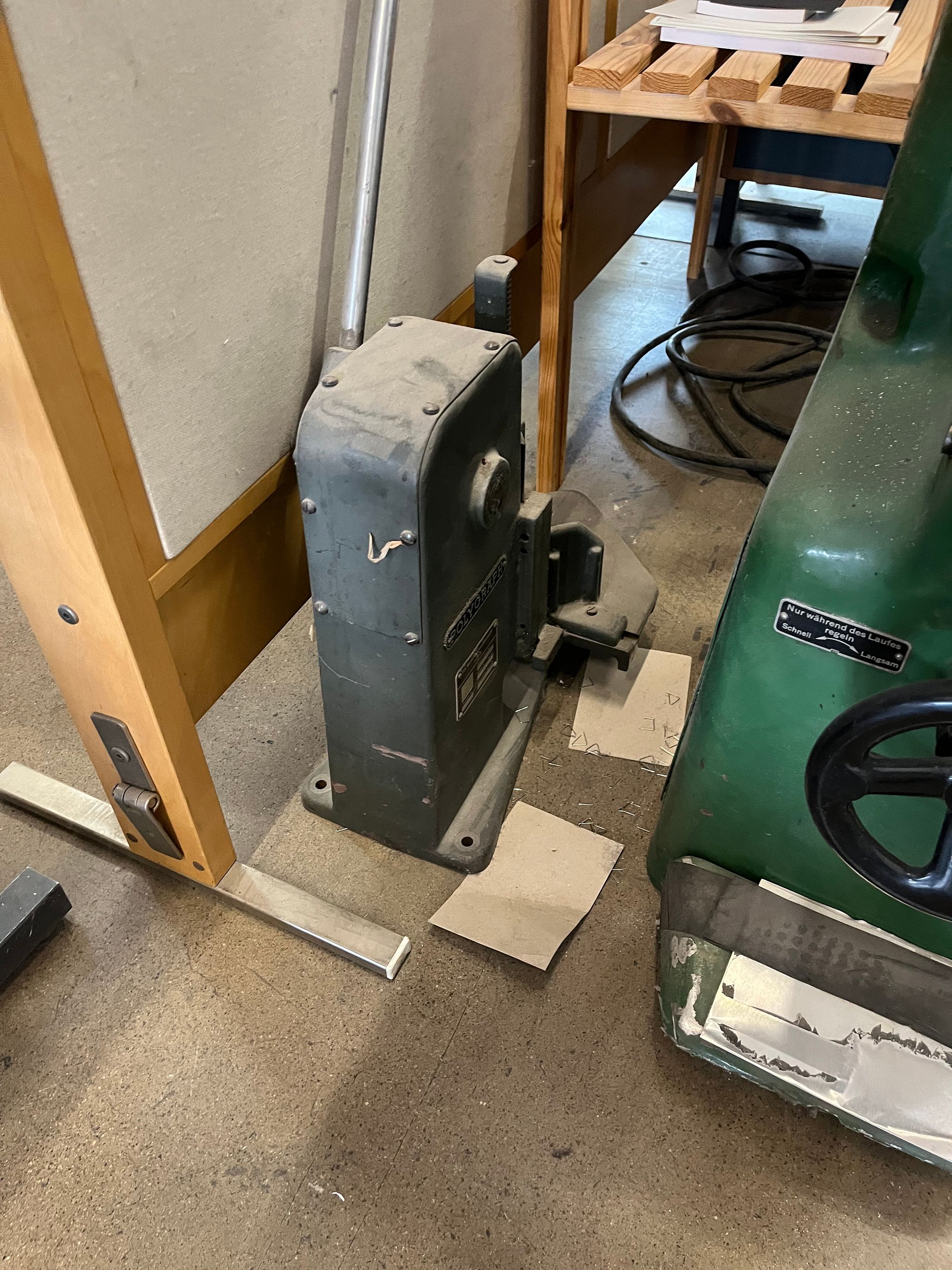 Image 4/8