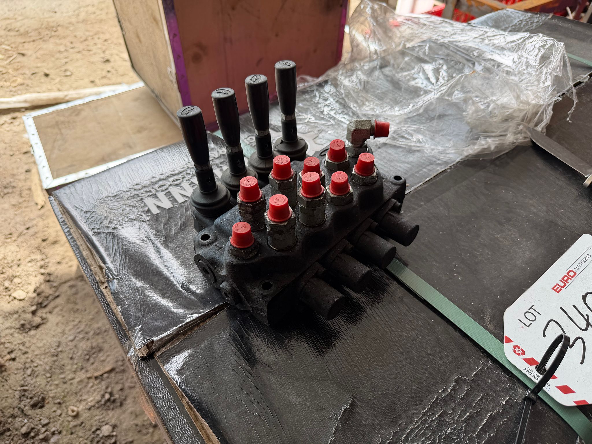 Image 1/4