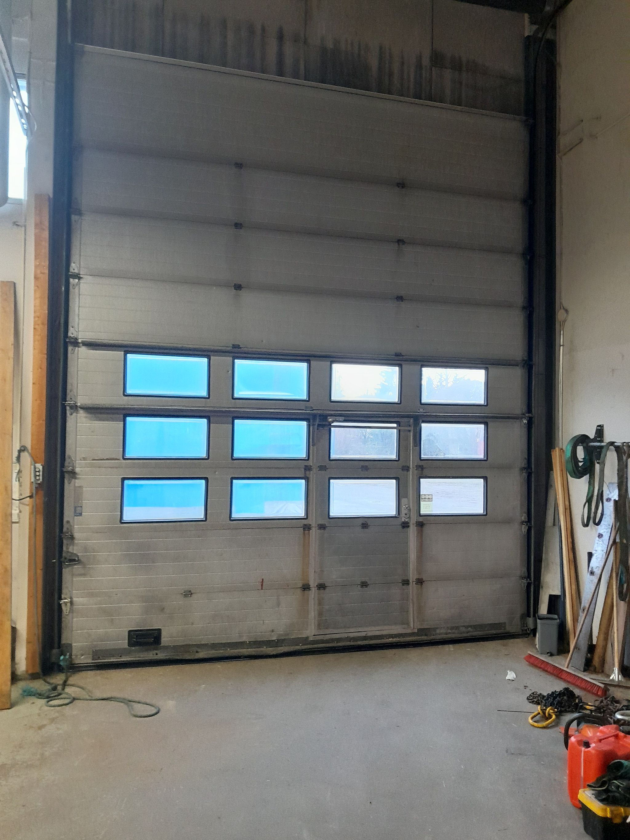 Image 4/8