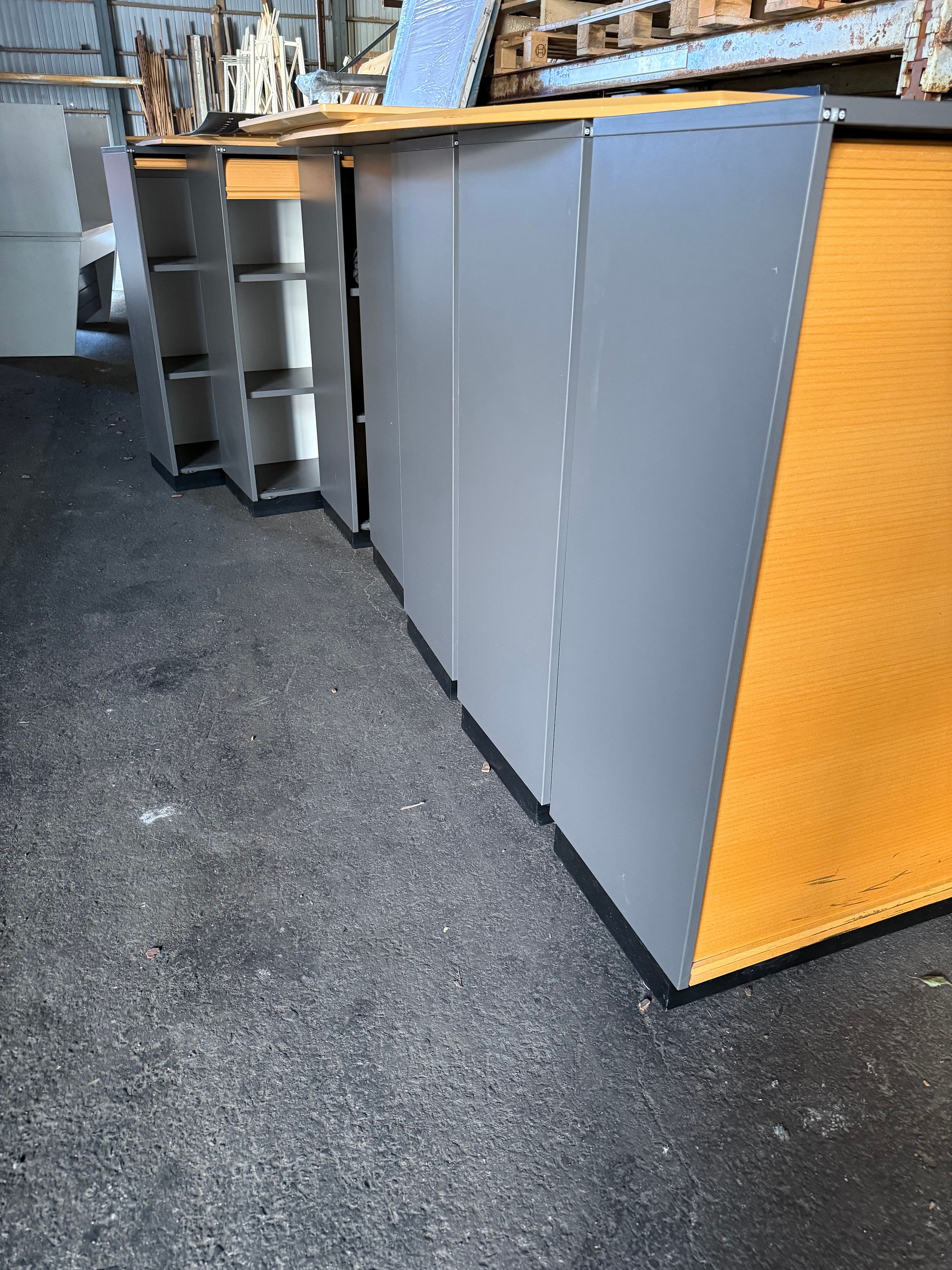 Image 4/6