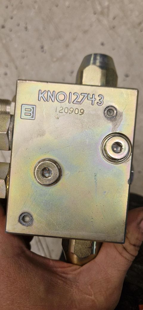 Image 4/5