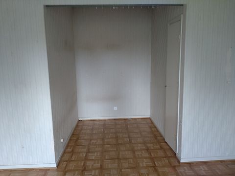 Image 4/8