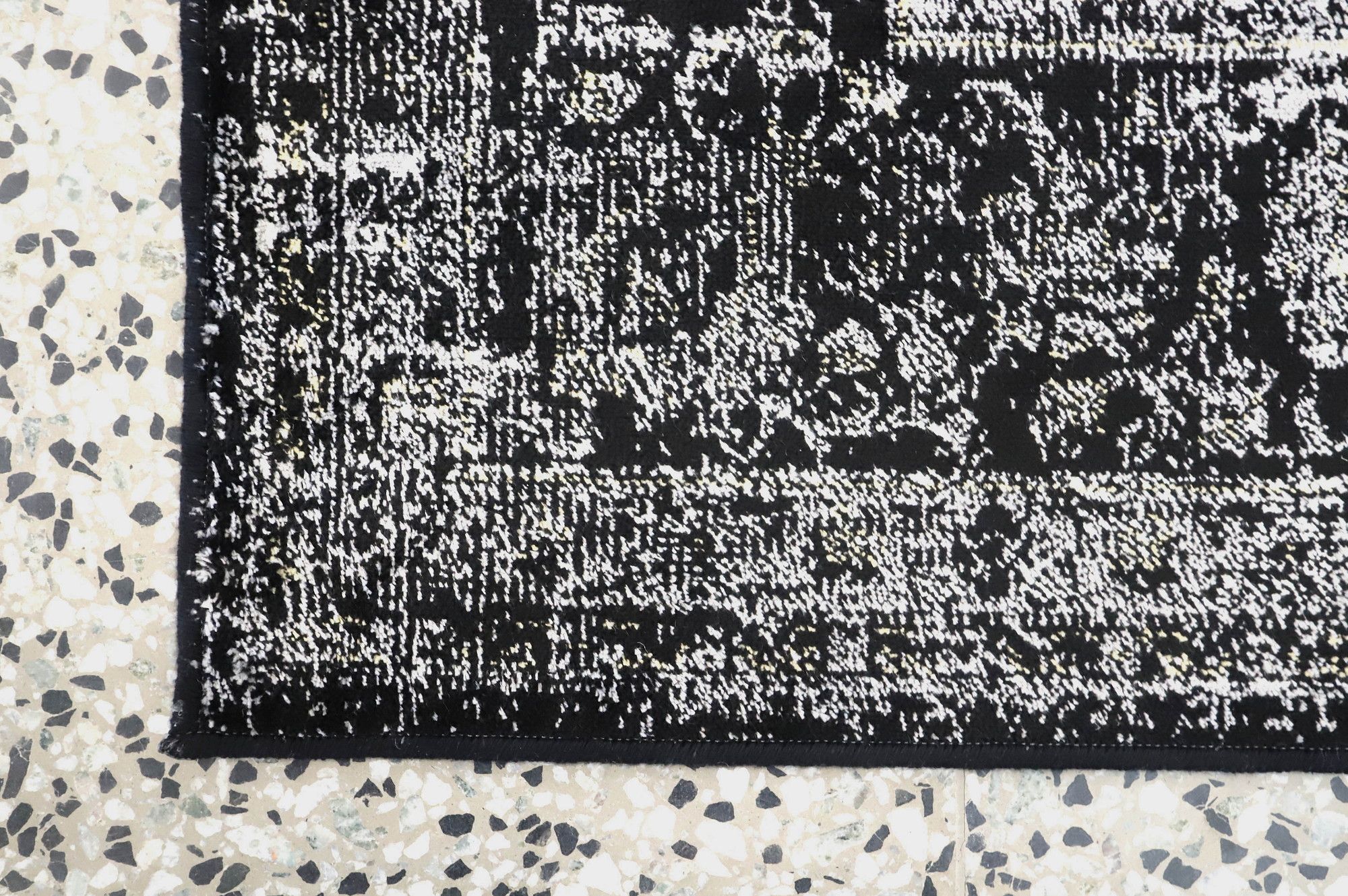 Image 3/6