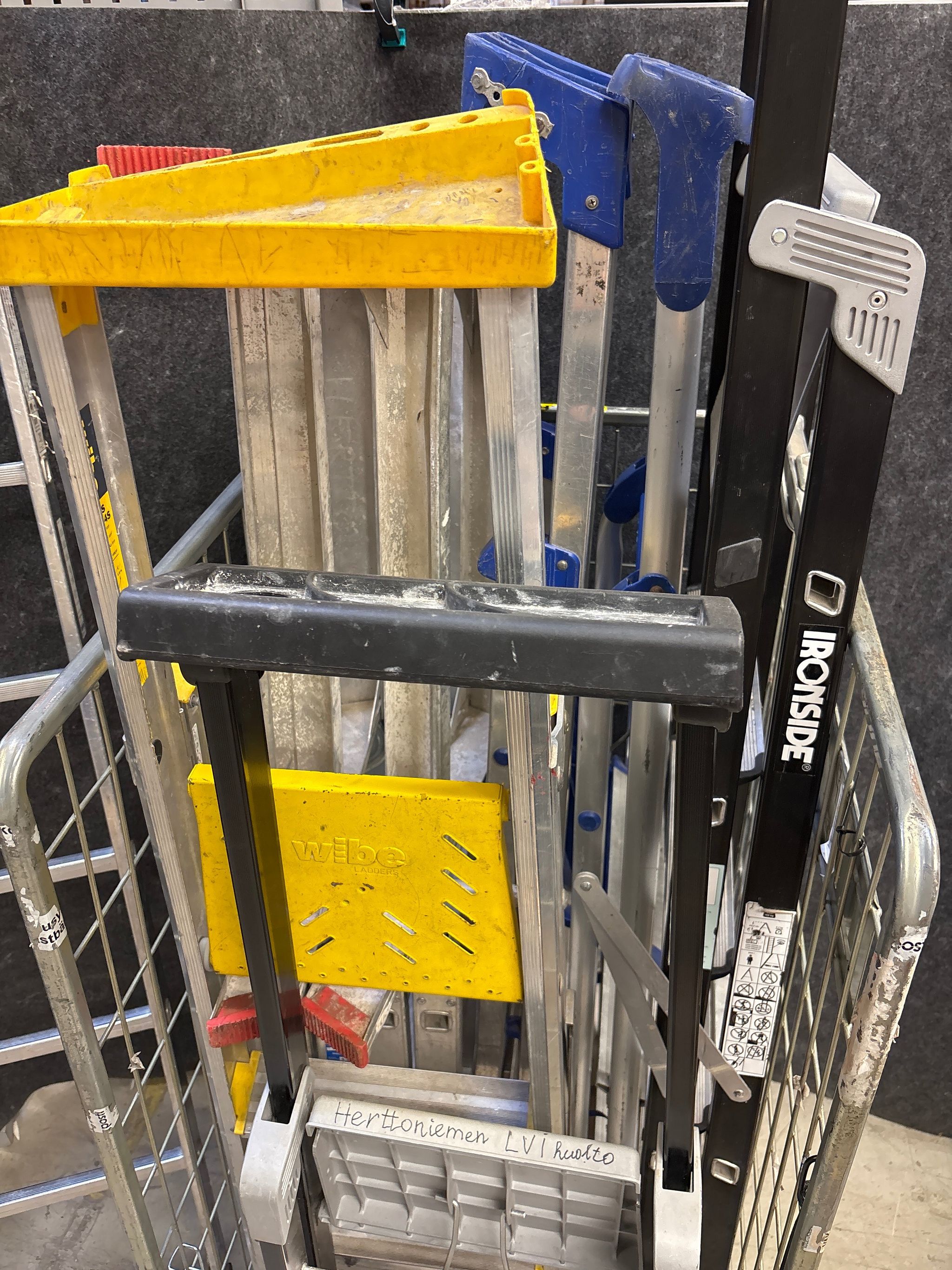 Image 2/23