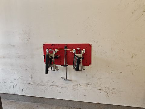 Image 4/4