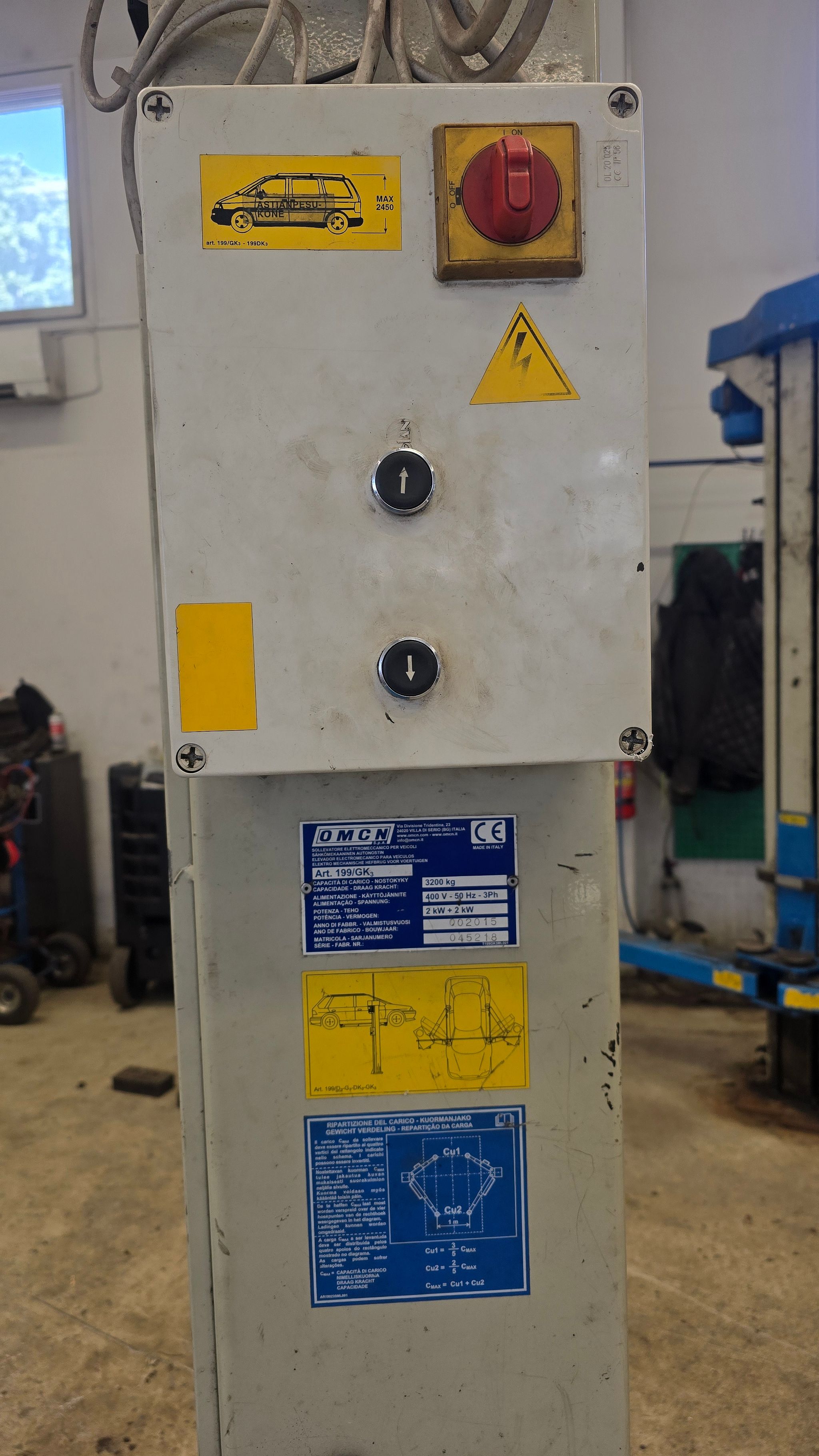 Image 2/4