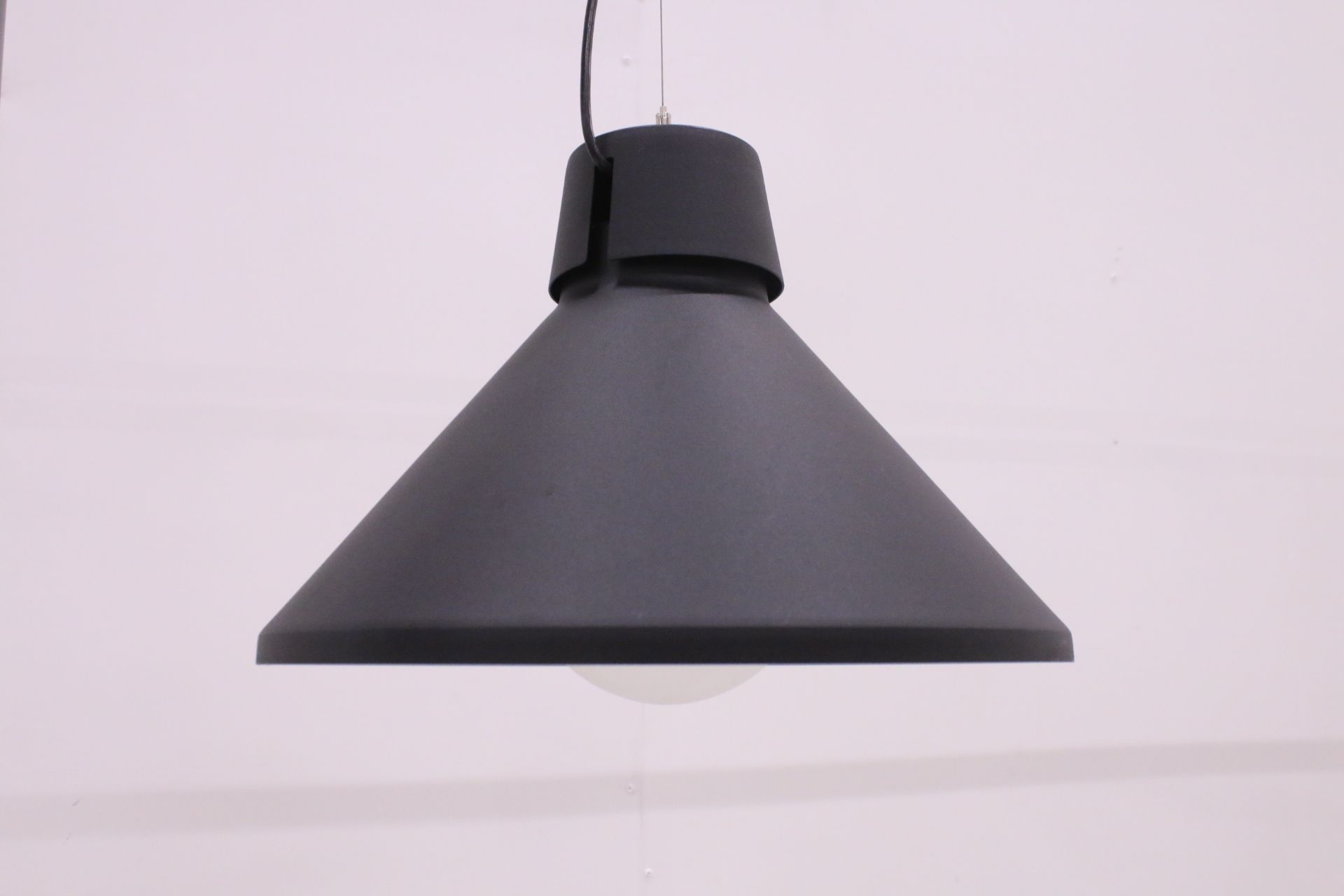 Image 1/8