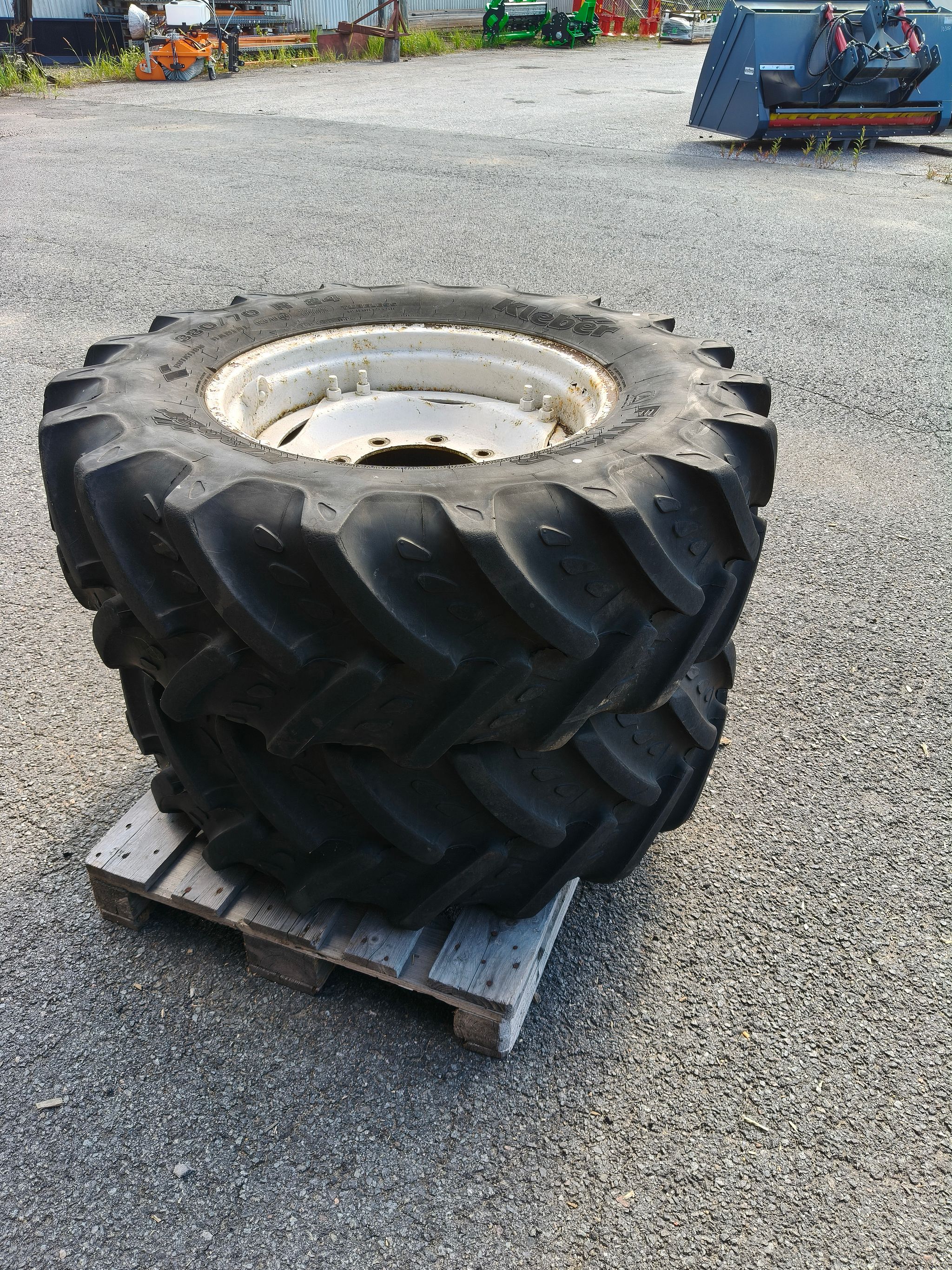 Image 1/9