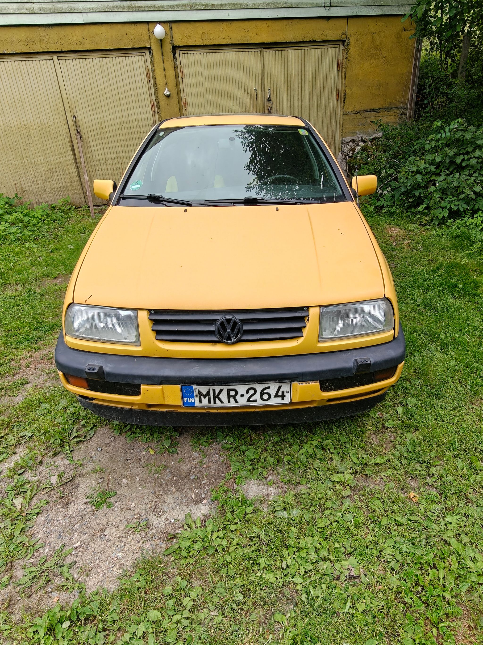 Image 2/15