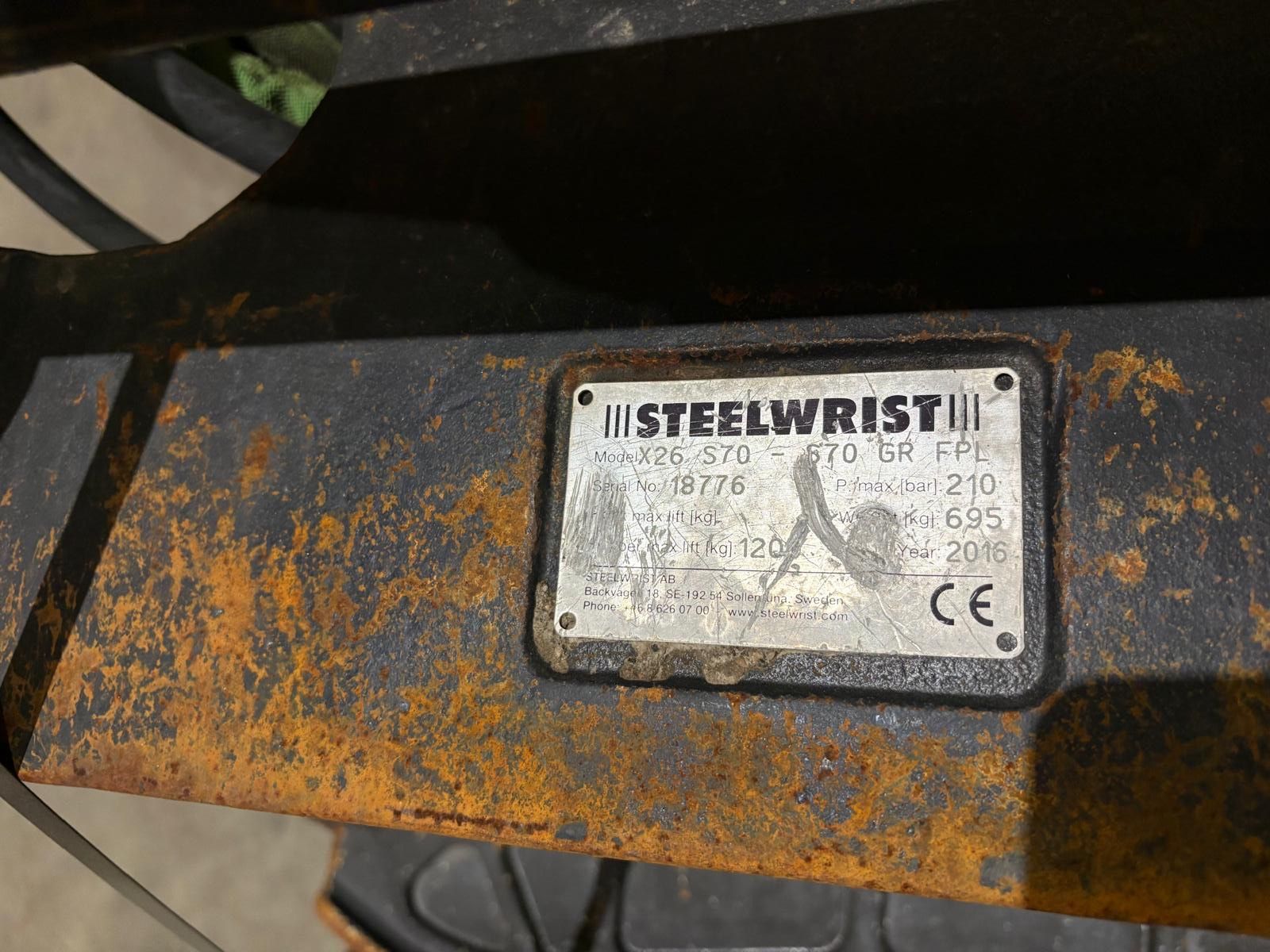 Image 4/8