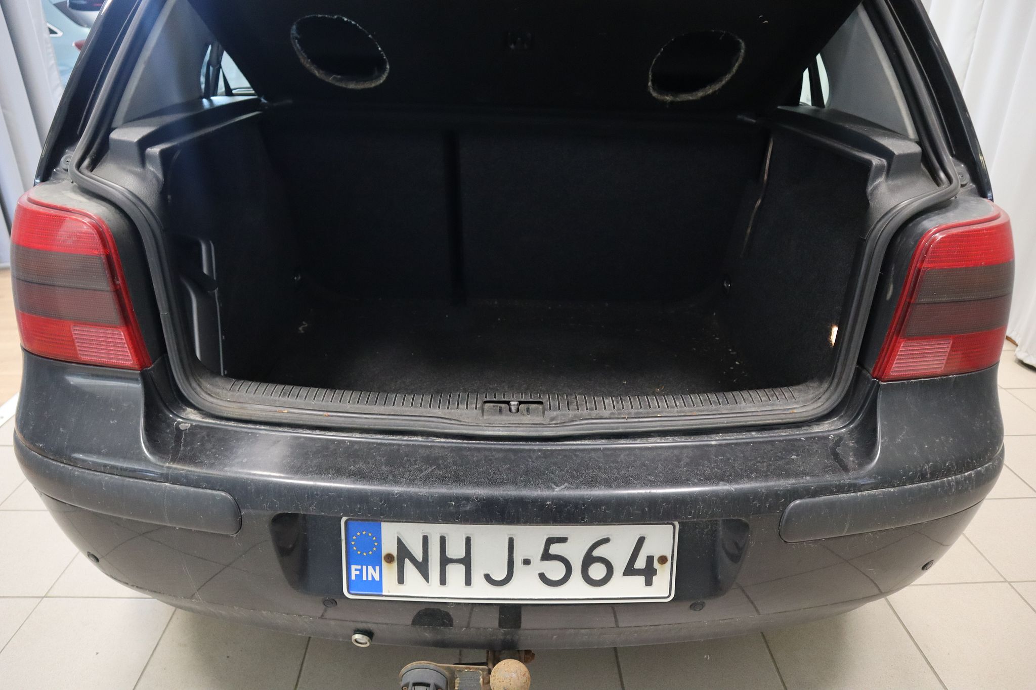 Image 6/12