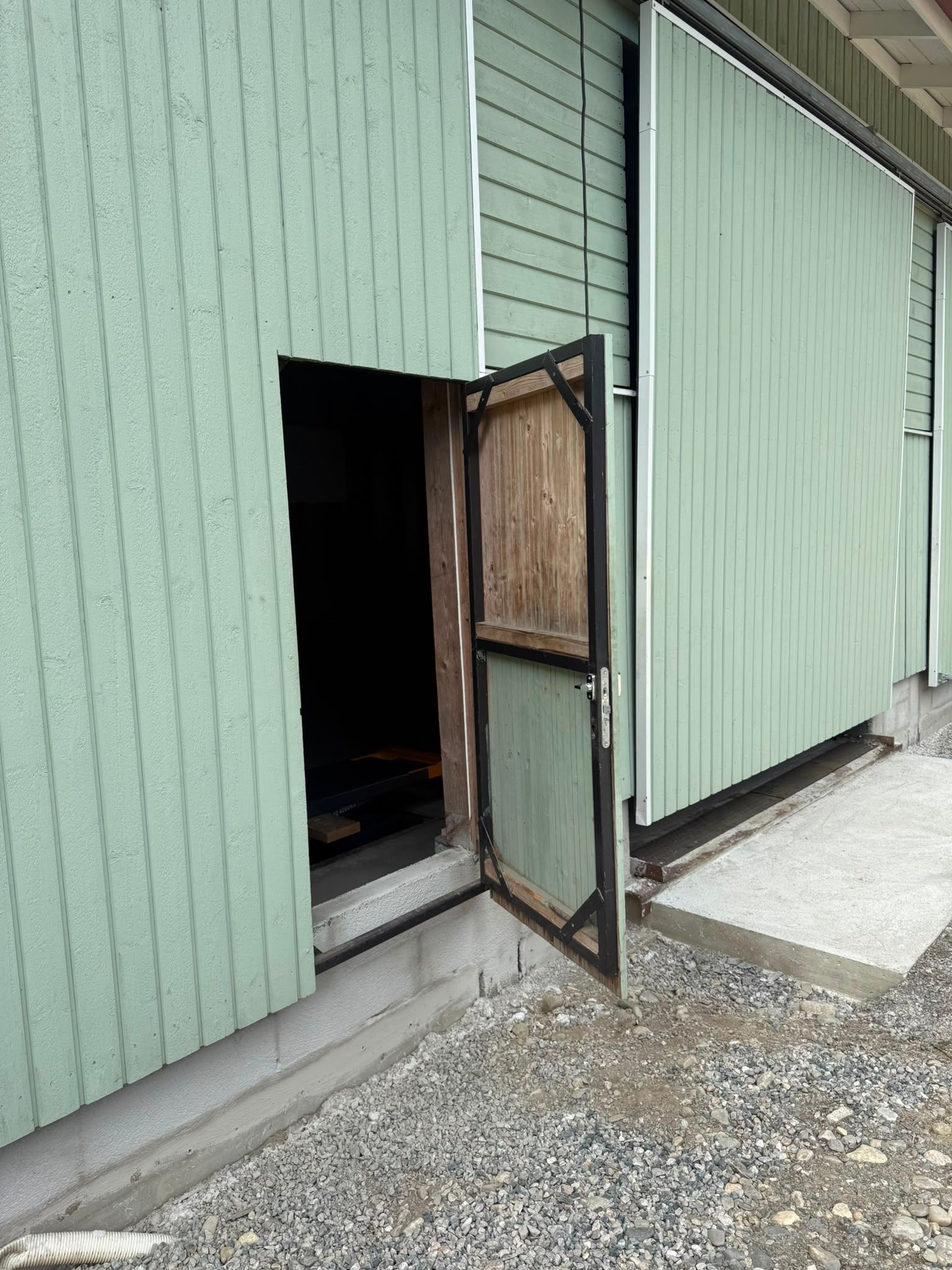 Image 6/8