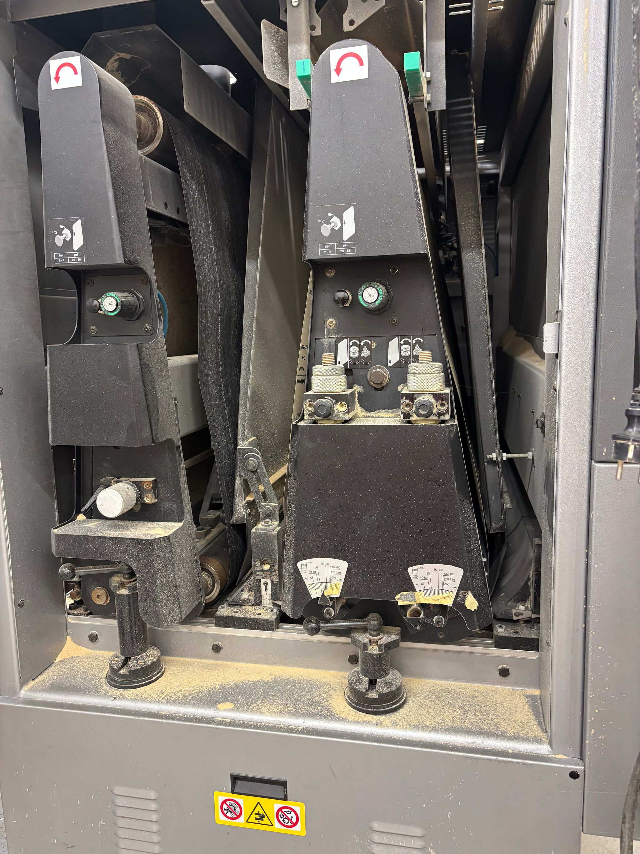 Image 6/10