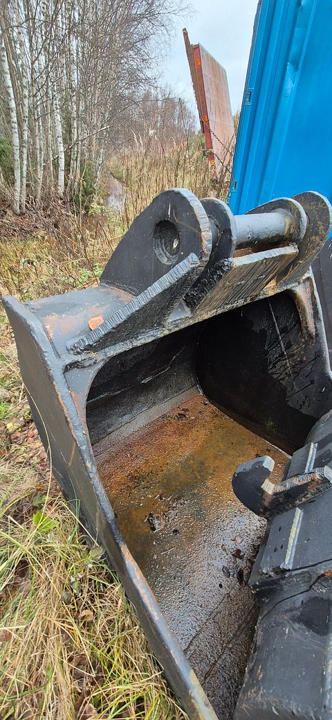 Image 4/4