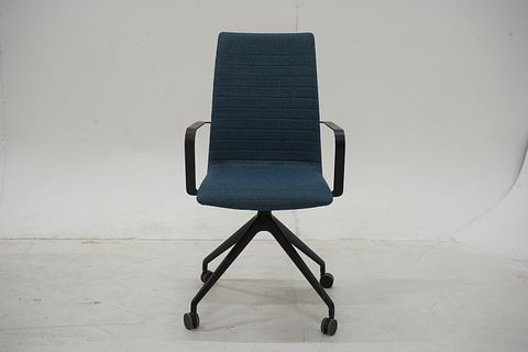 Image 2/9