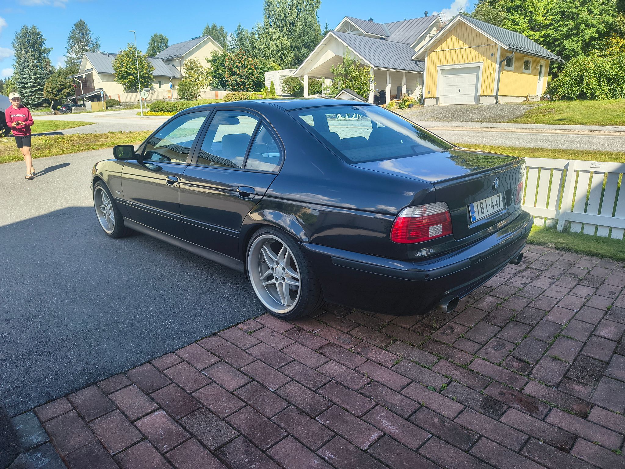 Image 7/37